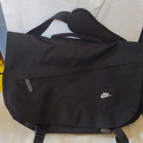 Nike Other - ⬇️Nike Messenger bag (T8)